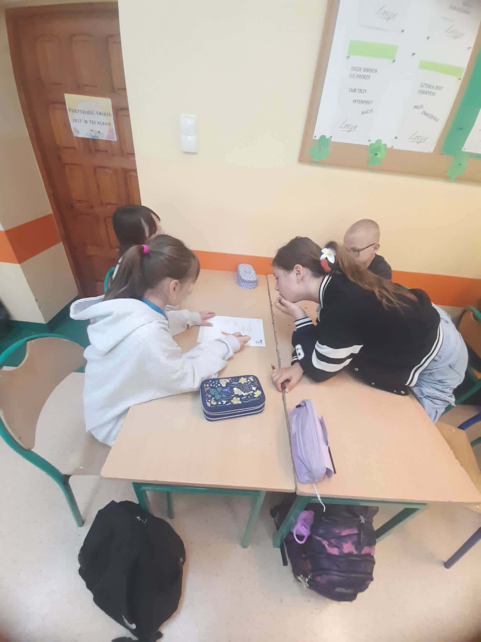 dzieci na&nbsp;lekcji